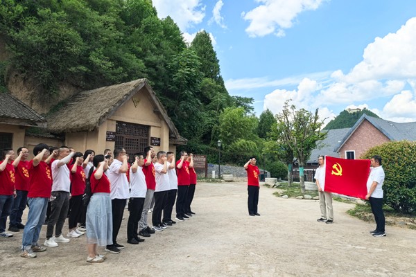 公司机关、测绘院、物业党支部赴凤县红色教育基地开...